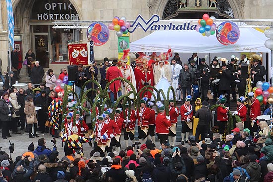 Auftritt der Schäffler (©Foto. Martin Schmitz)